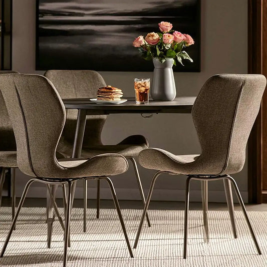 Set tavolo e sedie dal design essenziale, marrone e beige, per la casa
